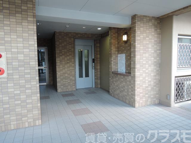22/28 エントランス