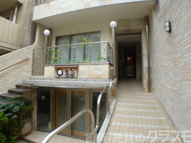 18/30 エントランス