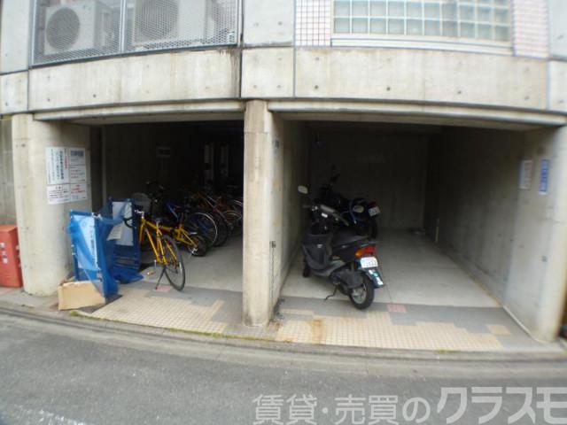 19/30 エントランス