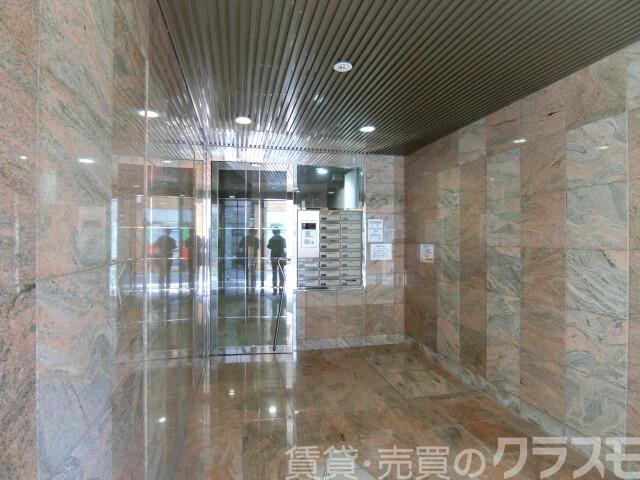 27/30 エントランス