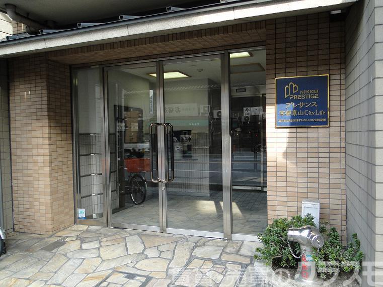 20/30 エントランス