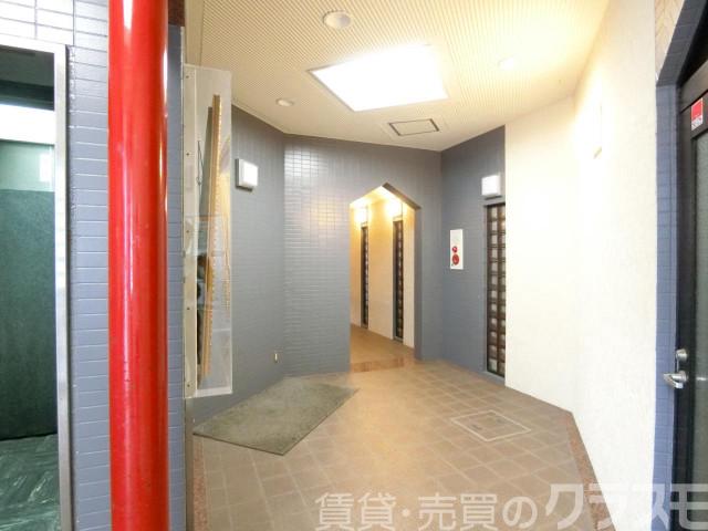 28/30 エントランス