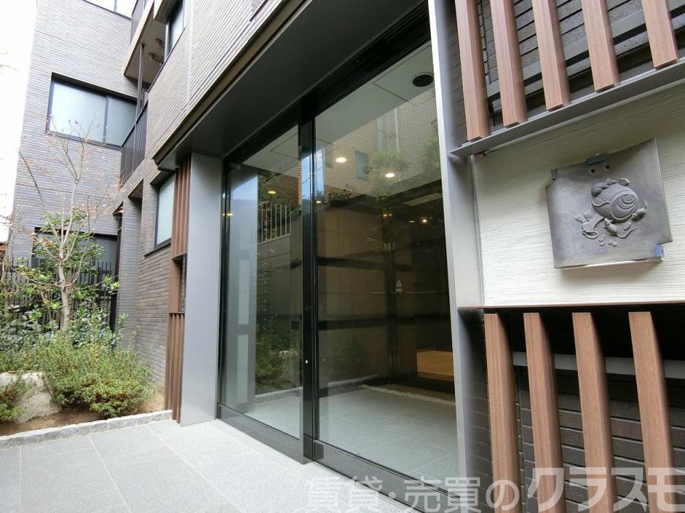 28/30 エントランス