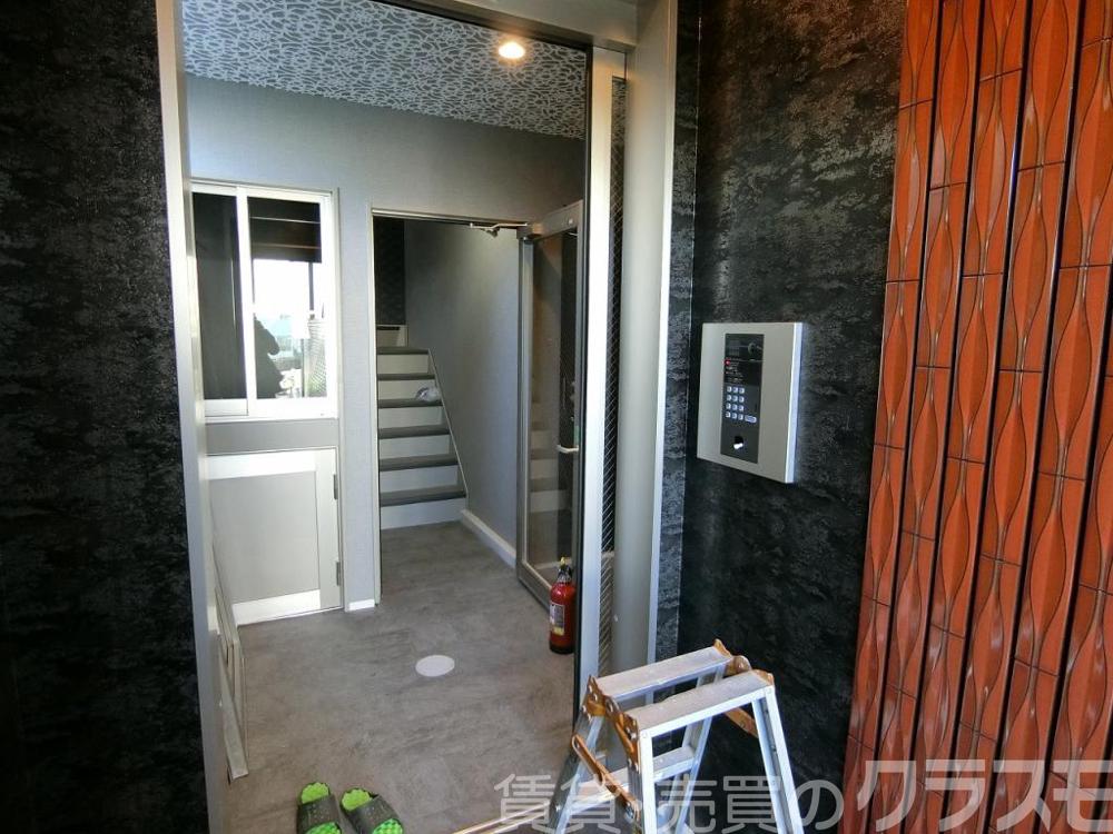 28/30 エントランス