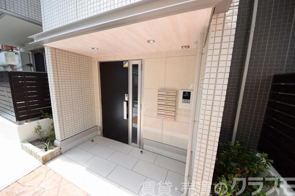 28/30 エントランス