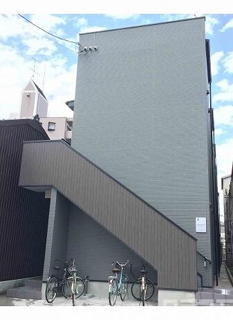 30/30 エントランス