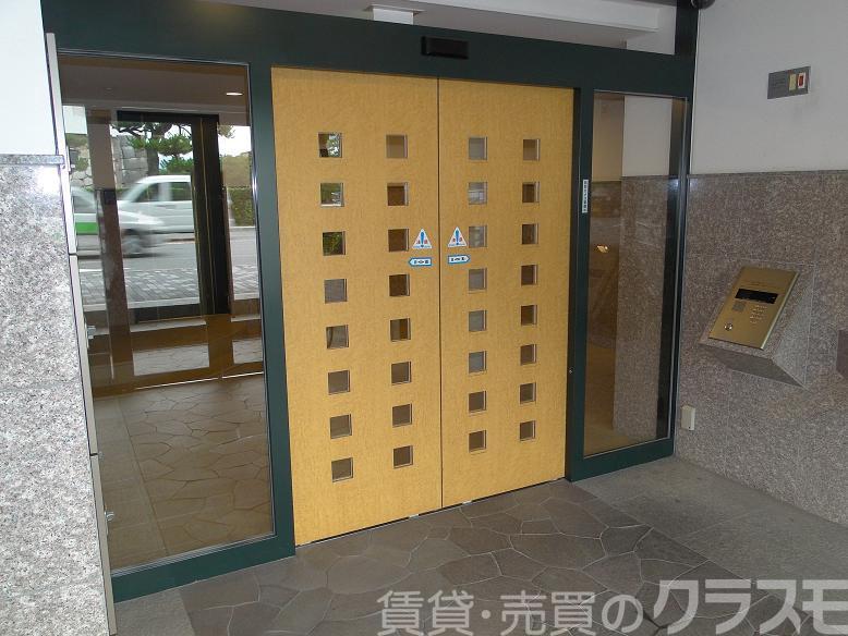 28/30 エントランス