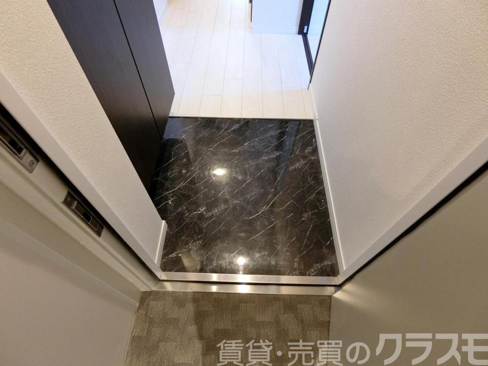 19/30 玄関