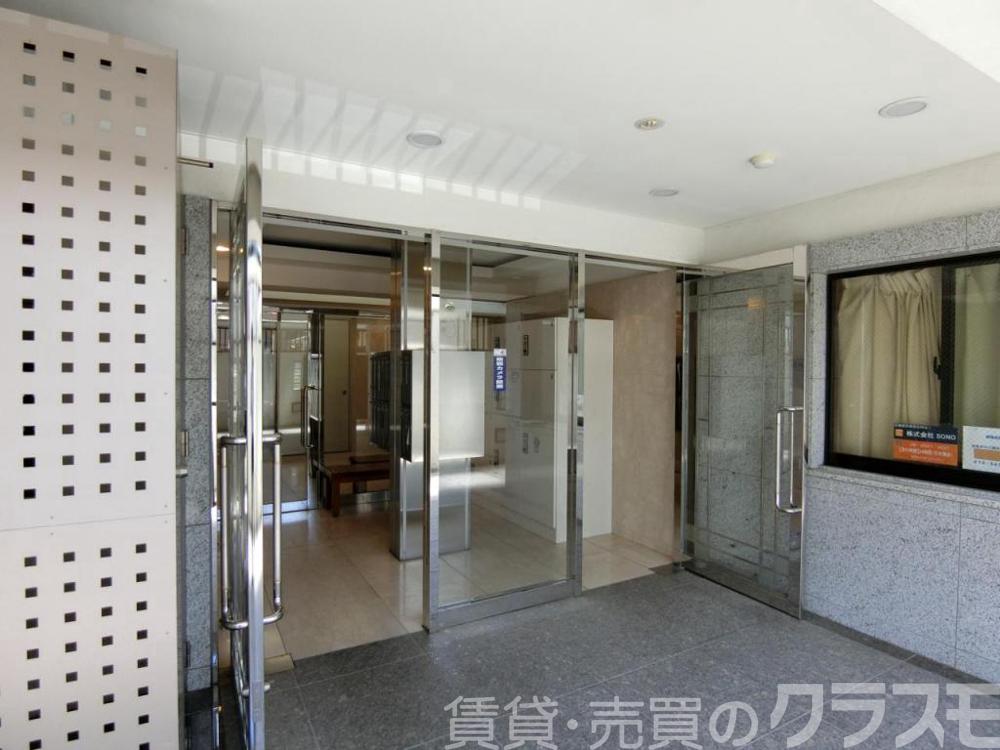 28/30 エントランス