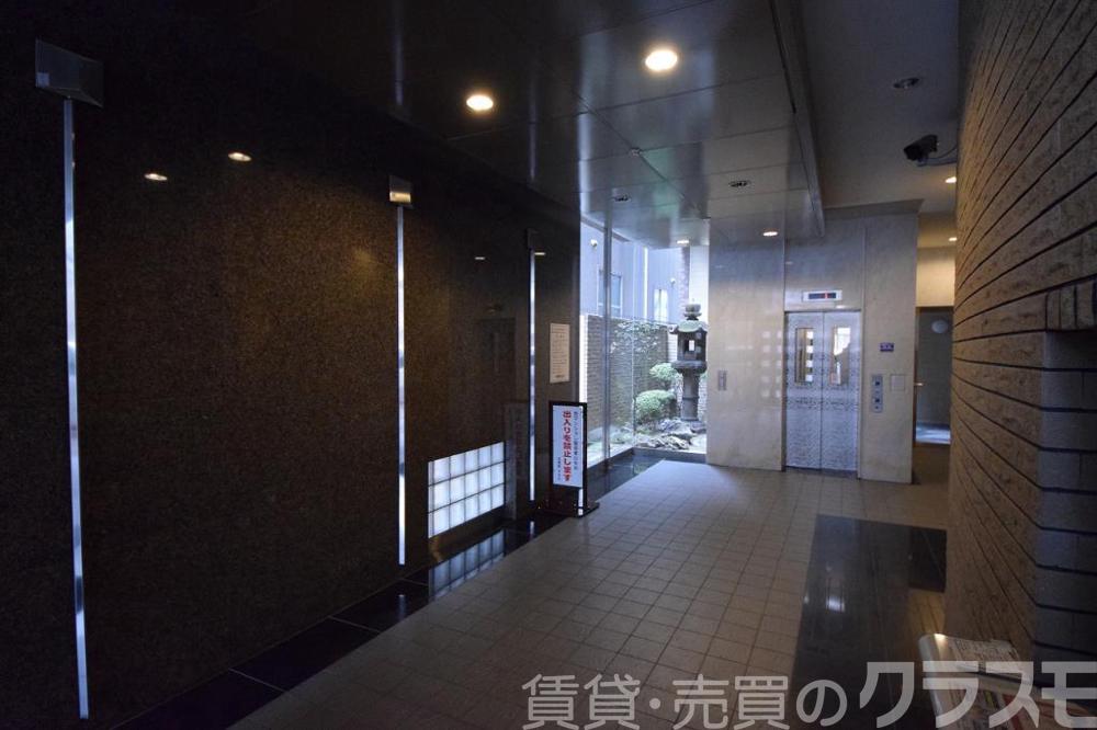 28/30 エントランス