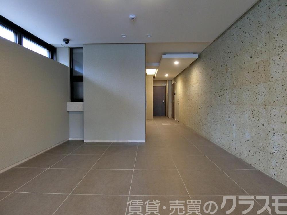 28/30 エントランス