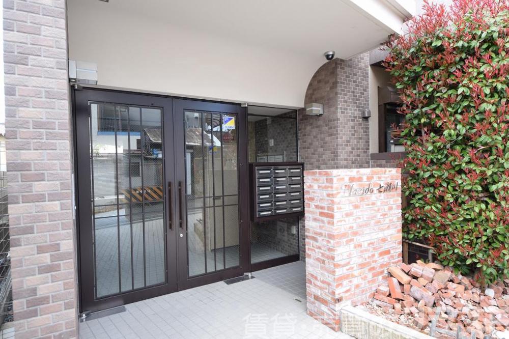 2/4 エントランス