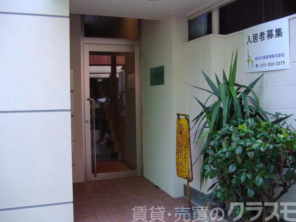 30/30 エントランス