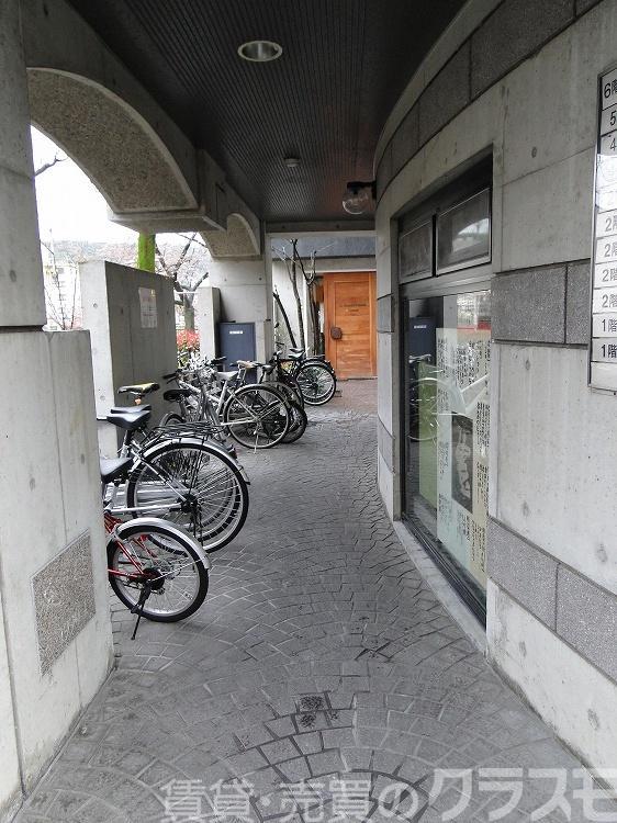 28/30 エントランス