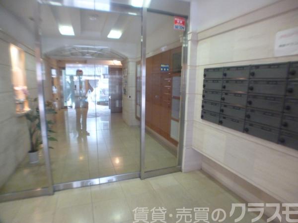 27/30 エントランス