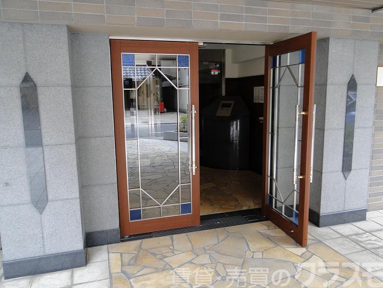 28/30 エントランス