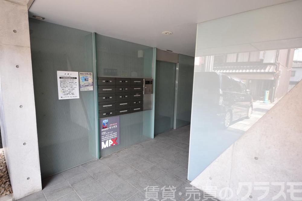 30/30 エントランス