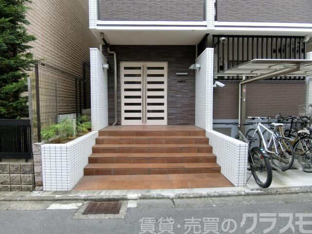 28/30 エントランス