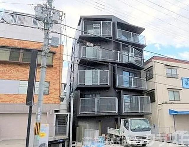 16/23 エントランス