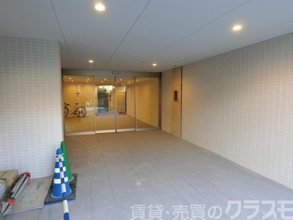 28/30 エントランス