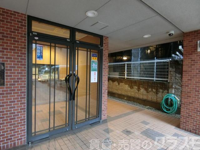 28/30 エントランス