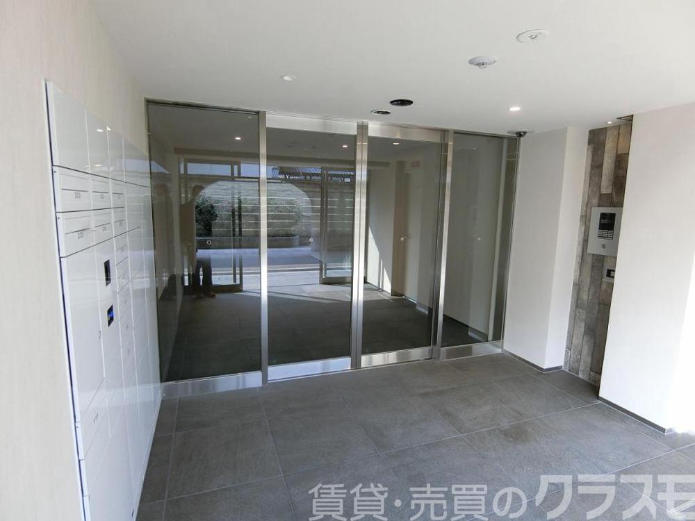 28/30 エントランス