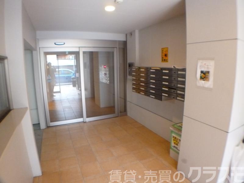 27/30 エントランス