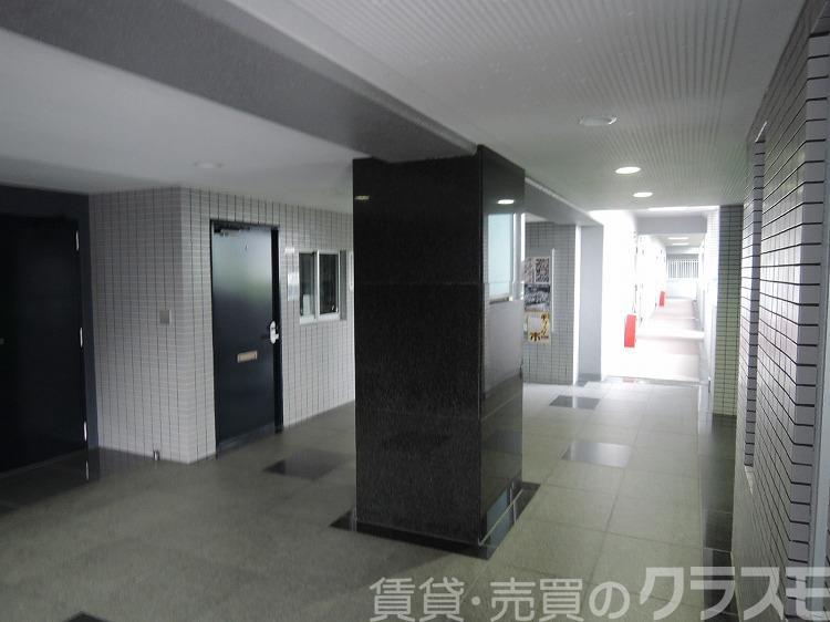 28/30 エントランス