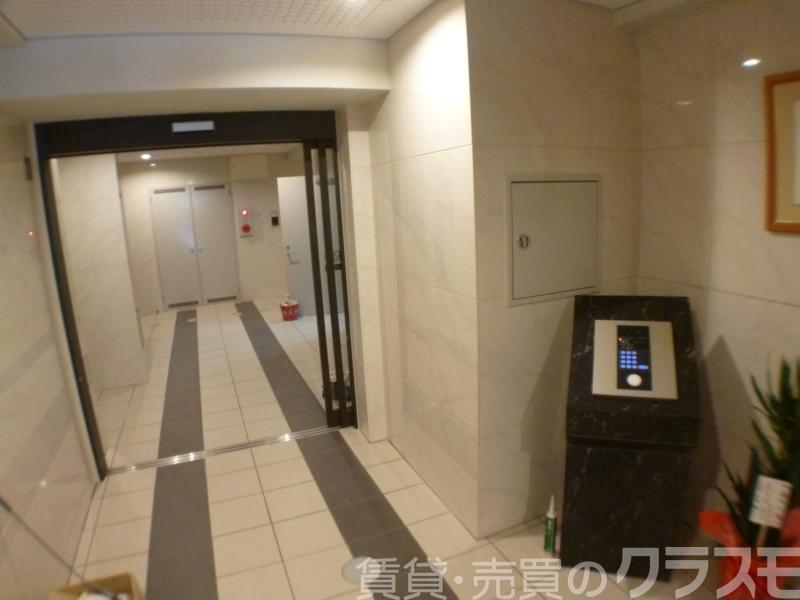 28/30 エントランス