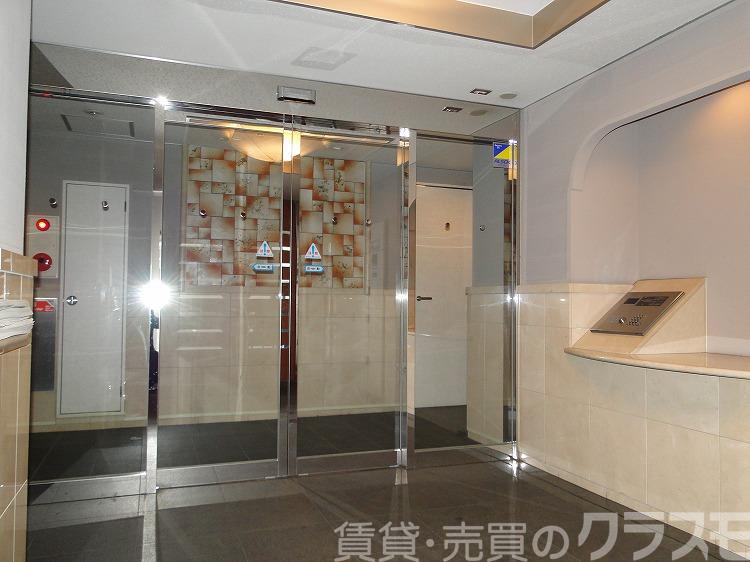 27/30 エントランス