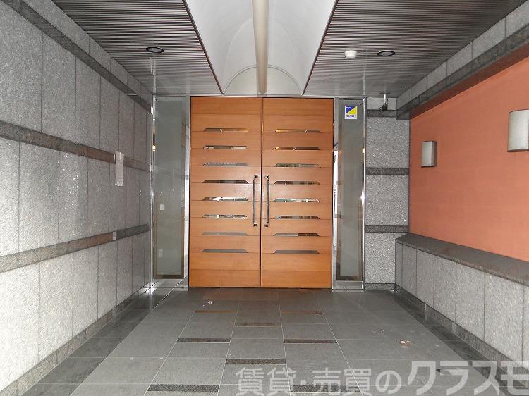 28/30 エントランス