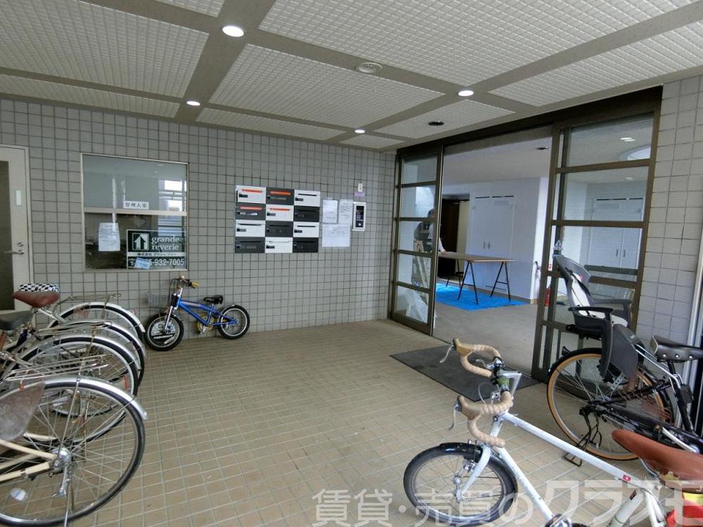 28/30 エントランス