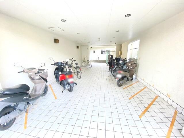 23/30 エントランス