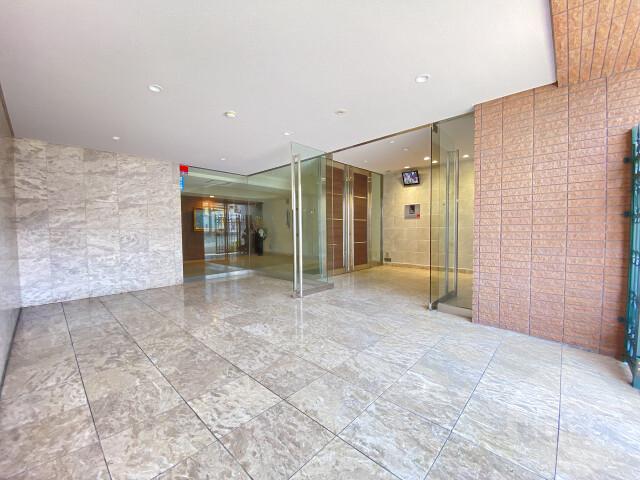 24/30 エントランス