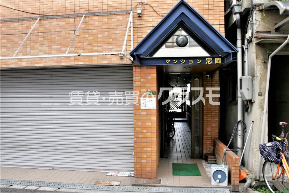 16/27 エントランス