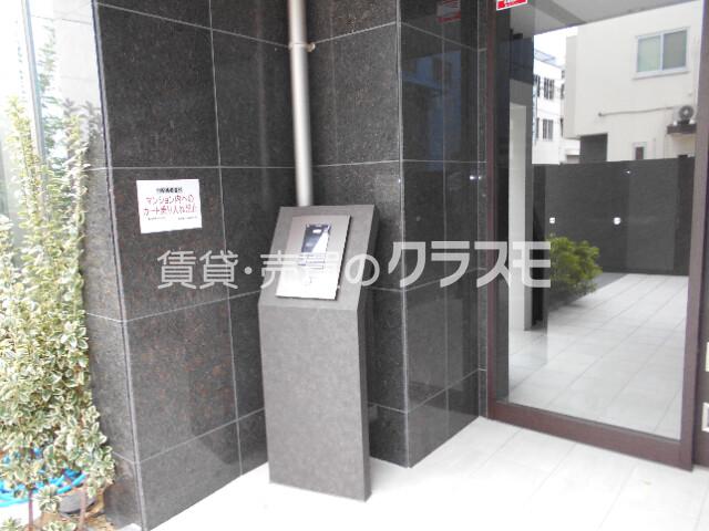 18/30 エントランス