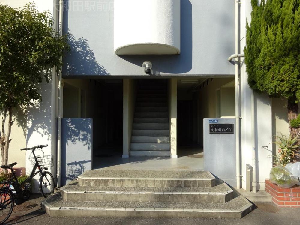 16/20 エントランス