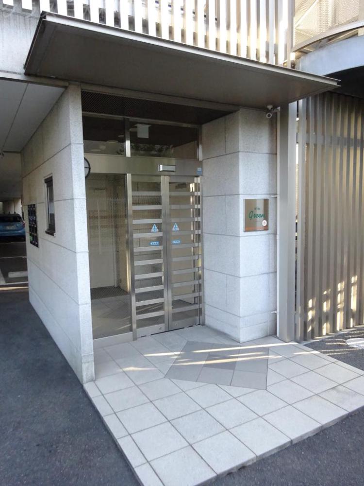 21/26 エントランス