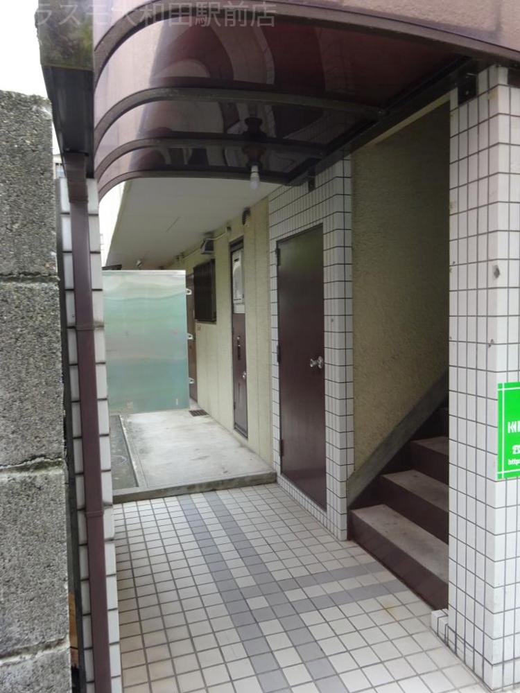 18/23 エントランス