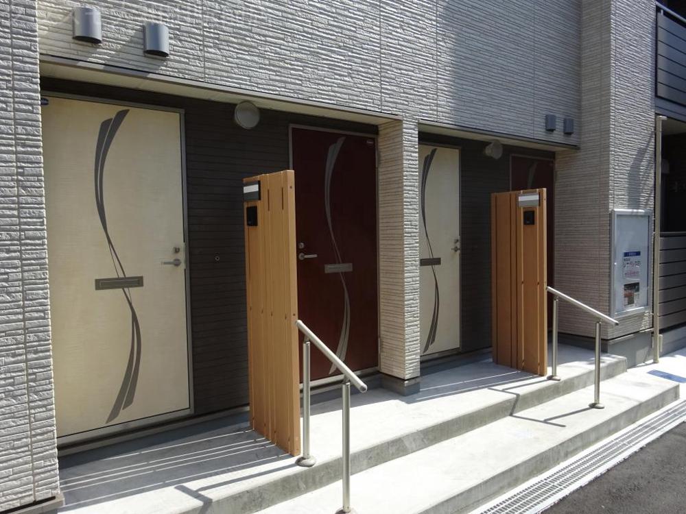 22/27 エントランス