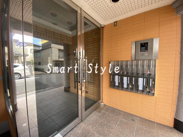 18/28 エントランス