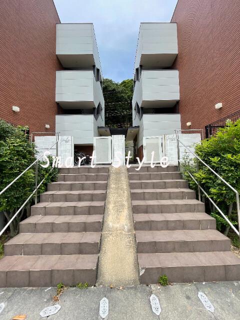 21/30 エントランス