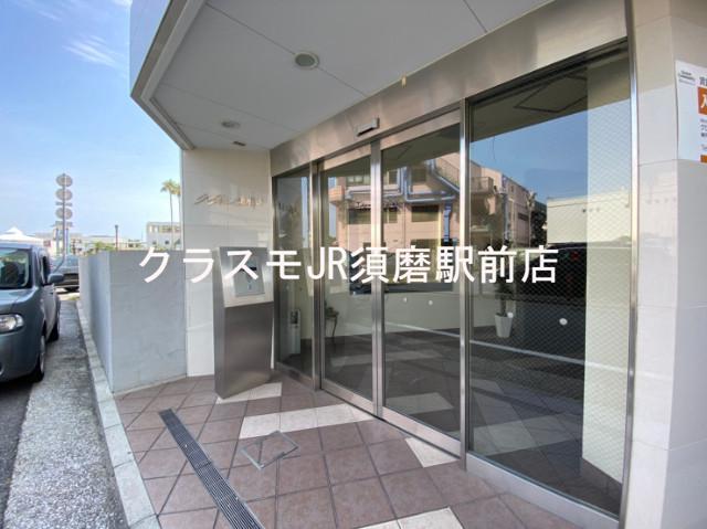 24/30 エントランス