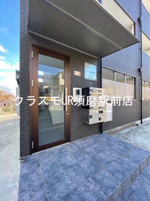 19/30 エントランス