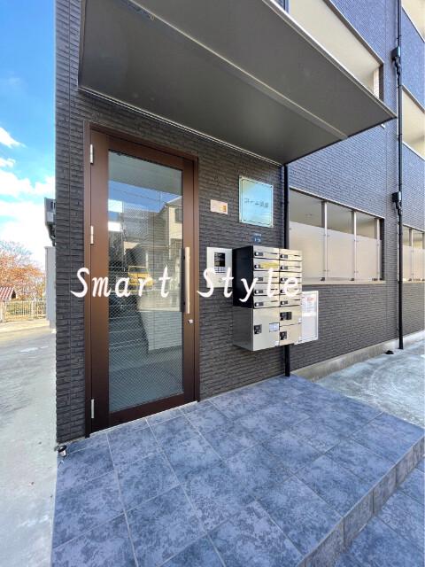 27/30 エントランス