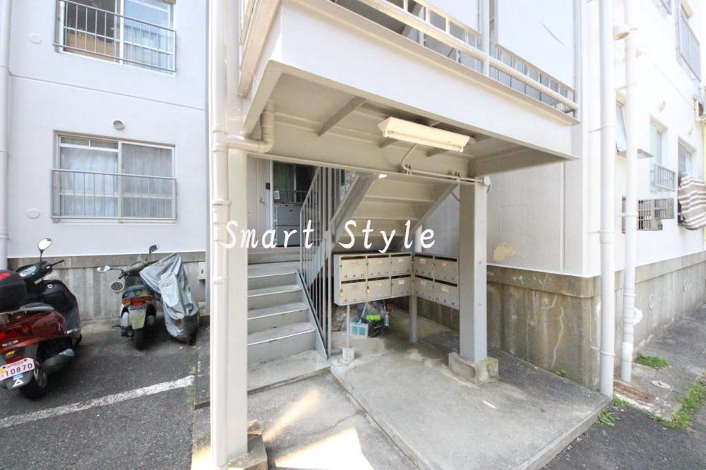 27/30 エントランス