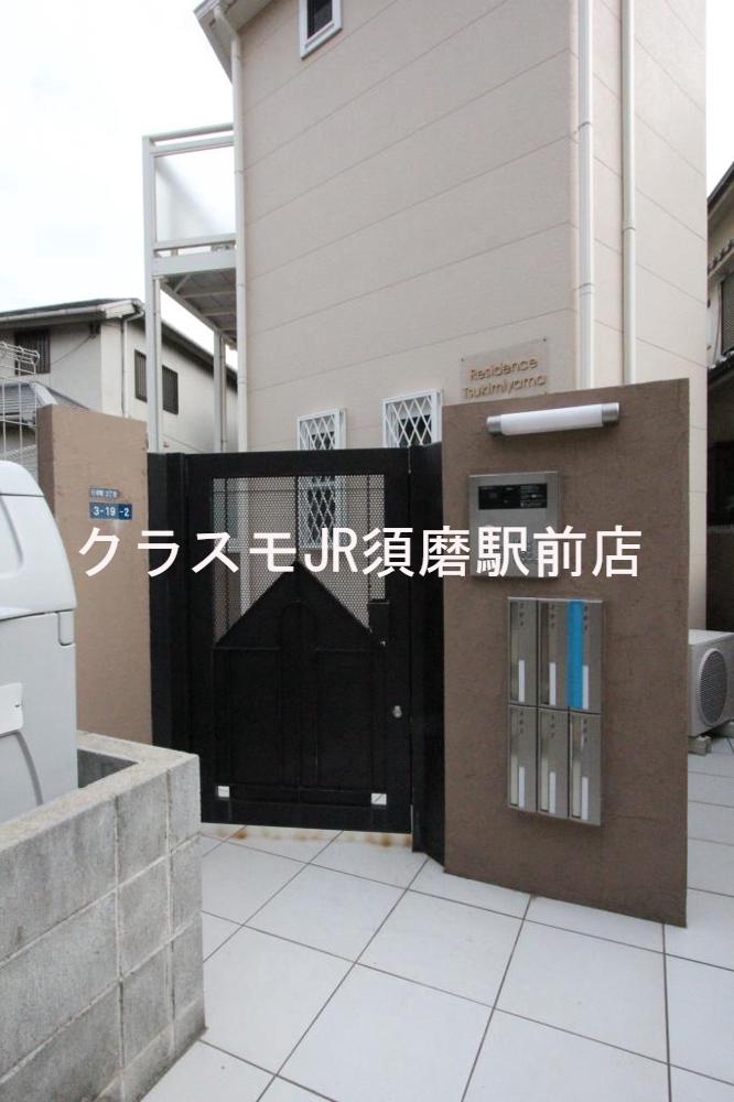 18/27 エントランス