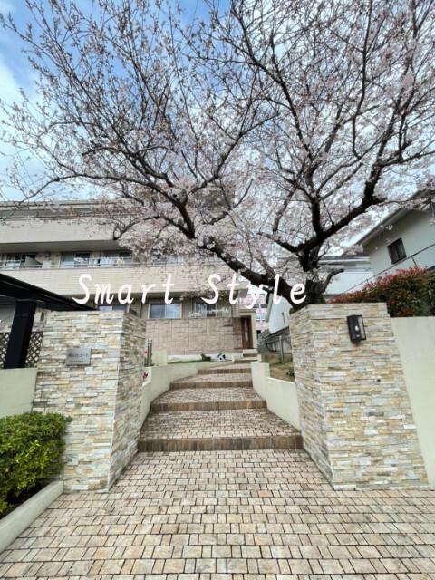 27/30 エントランス