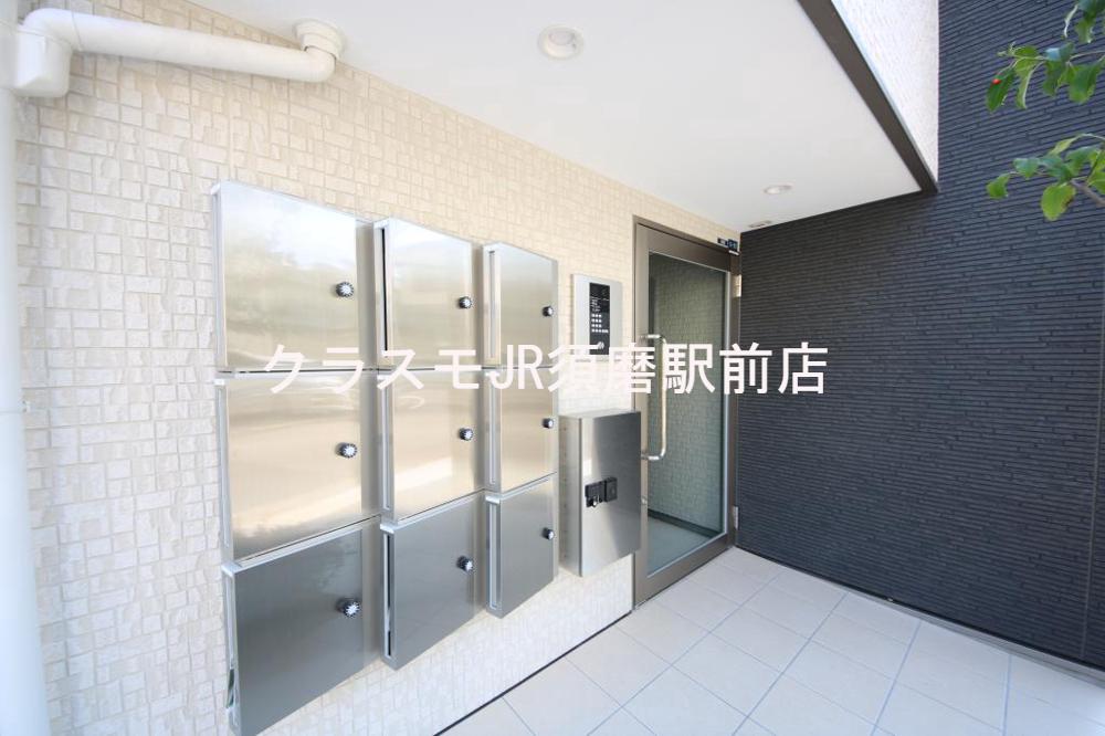 18/27 エントランス