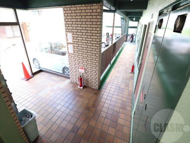 21/30 エントランス